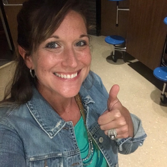 Meet your Posher, April - Picture 1 of 5